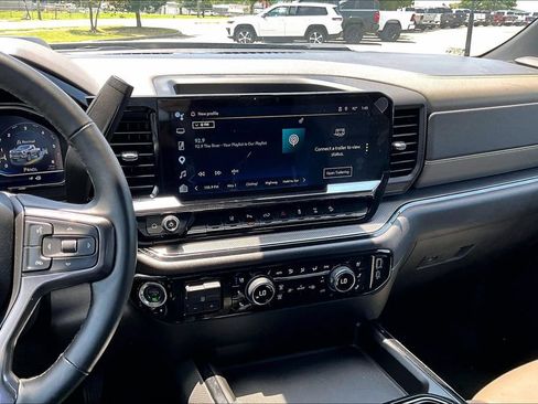 Used 2025 Chevrolet Silverado 2500 ZR2 w/ Technology Package AWD/4WD image 6