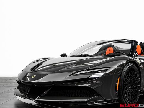 Used 2024 Ferrari SF90 Spider image 19