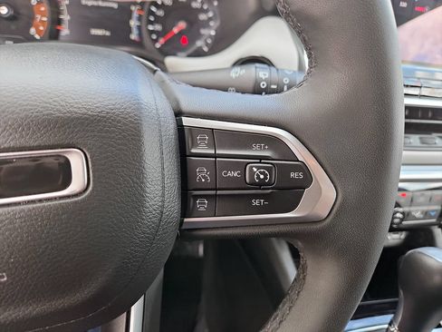 Used 2025 Jeep Compass Limited AWD/4WD image 15