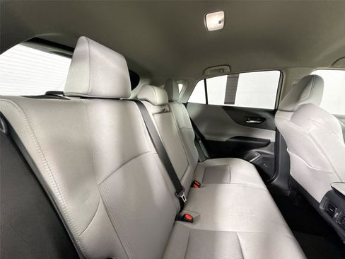 Certified 2022 Toyota Venza XLE image 38