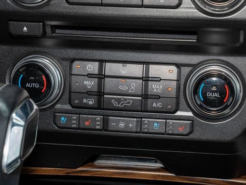 Used 2018 Ford F150 Lariat w/ Equipment Group 502A Luxury AWD/4WD image 20