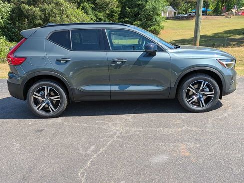 Used 2026 Volvo XC40 B5 Core AWD/4WD image 3