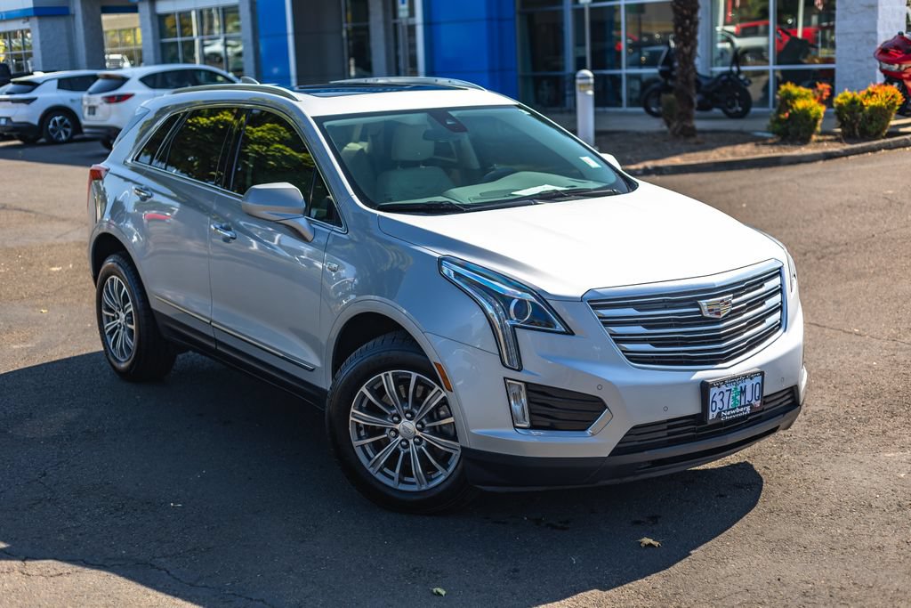 Used 2017 Cadillac XT5 Luxury w/ Driver Awareness Package AWD/4WD image 2