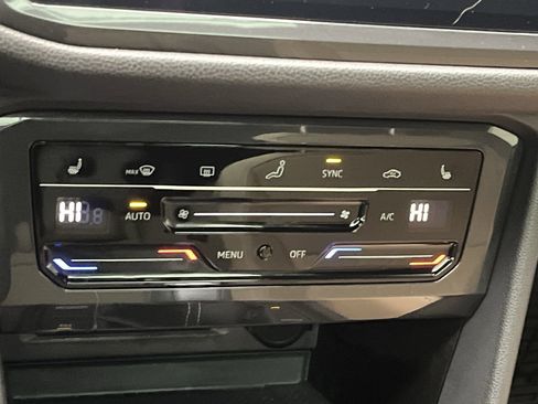 Used 2024 Volkswagen Tiguan SE R-Line image 20