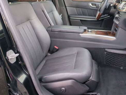 Used 2014 Mercedes-Benz E 550 4MATIC Sedan image 22