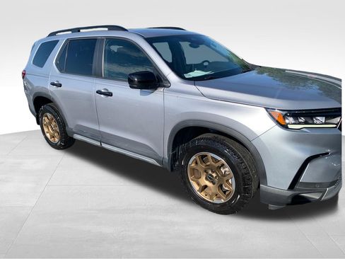 Used 2024 Honda Pilot TrailSport image 11