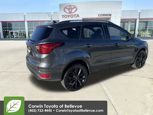 Used 2019 Ford Escape SE image 5