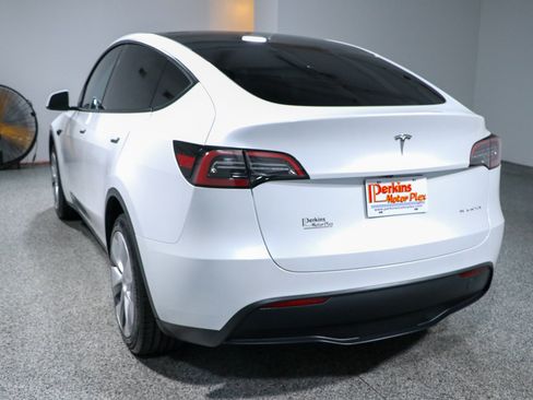 Used 2024 Tesla Model Y Long Range AWD/4WD image 9