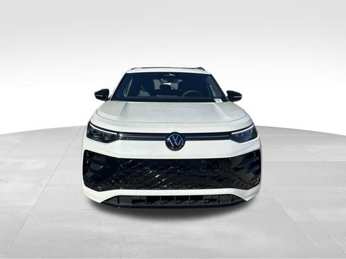 New 2026 Volkswagen Tiguan SE R-Line image 8