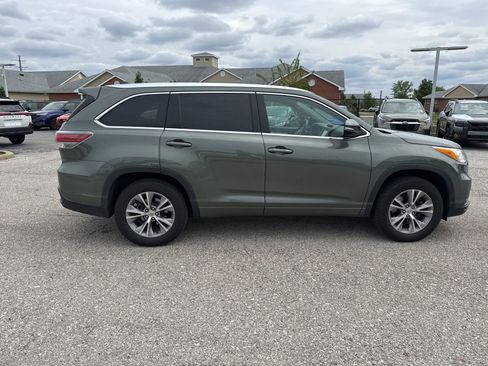 Used 2014 Toyota Highlander XLE FWD image 11