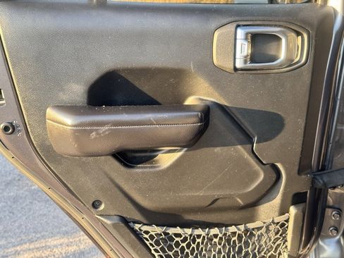 Used 2019 Jeep Wrangler Unlimited Rubicon w/ Cold Weather Group image 26