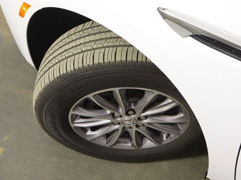 Used 2024 Buick Enclave Premium image 45