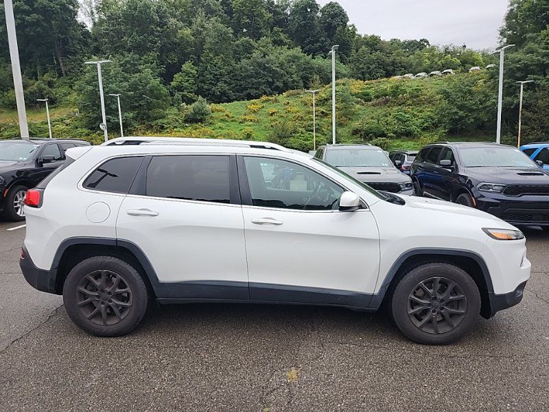 Used 2016 Jeep Cherokee Latitude w/ Cold Weather Group AWD/4WD image 5