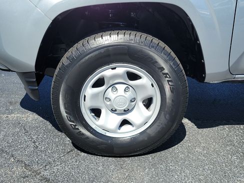 Used 2023 Toyota Tacoma SR AWD/4WD image 5