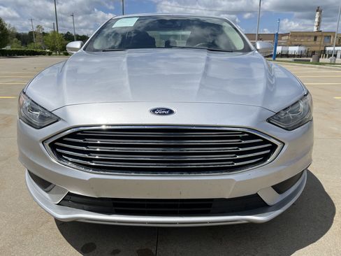 Used 2018 Ford Fusion SE FWD image 12