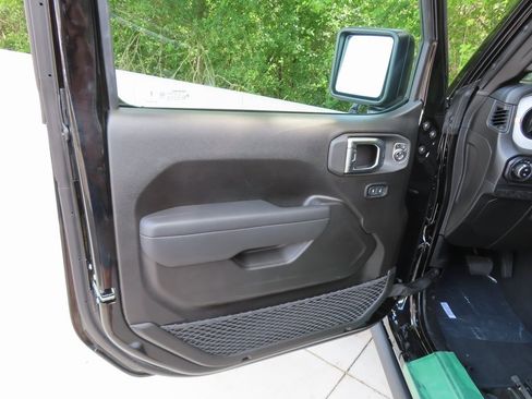 New 2025 Jeep Gladiator Willys image 22