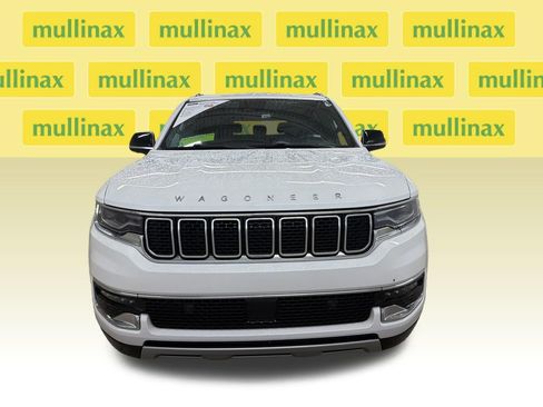 Used 2024 Jeep Wagoneer L Series II w/ Flexible Seating Group AWD/4WD image 15