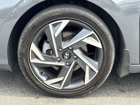 Used 2025 Hyundai Elantra SEL FWD image 12