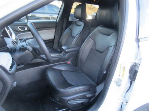 Used 2024 Jeep Compass Latitude image 17