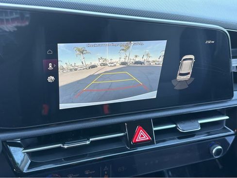 Certified 2025 Kia Niro EX image 9