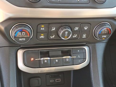 Used 2022 GMC Acadia Denali w/ Denali Ultimate Package image 19