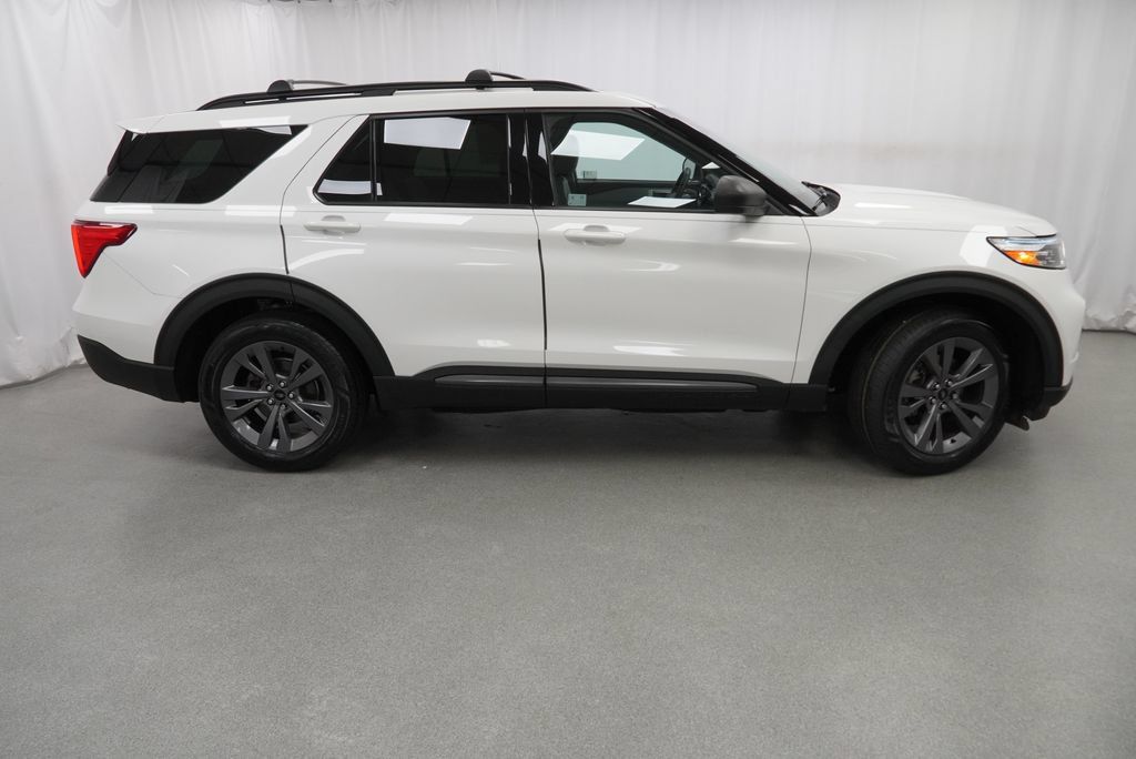 Used 2021 Ford Explorer XLT w/ Equipment Group 202A AWD/4WD image 17