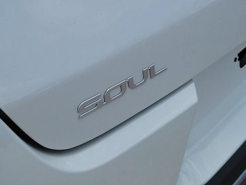 Used 2025 Kia Soul LX w/ LX Technology Package FWD image 5