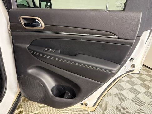 Used 2016 Jeep Grand Cherokee Limited w/ Trailer Tow Group IV image 17