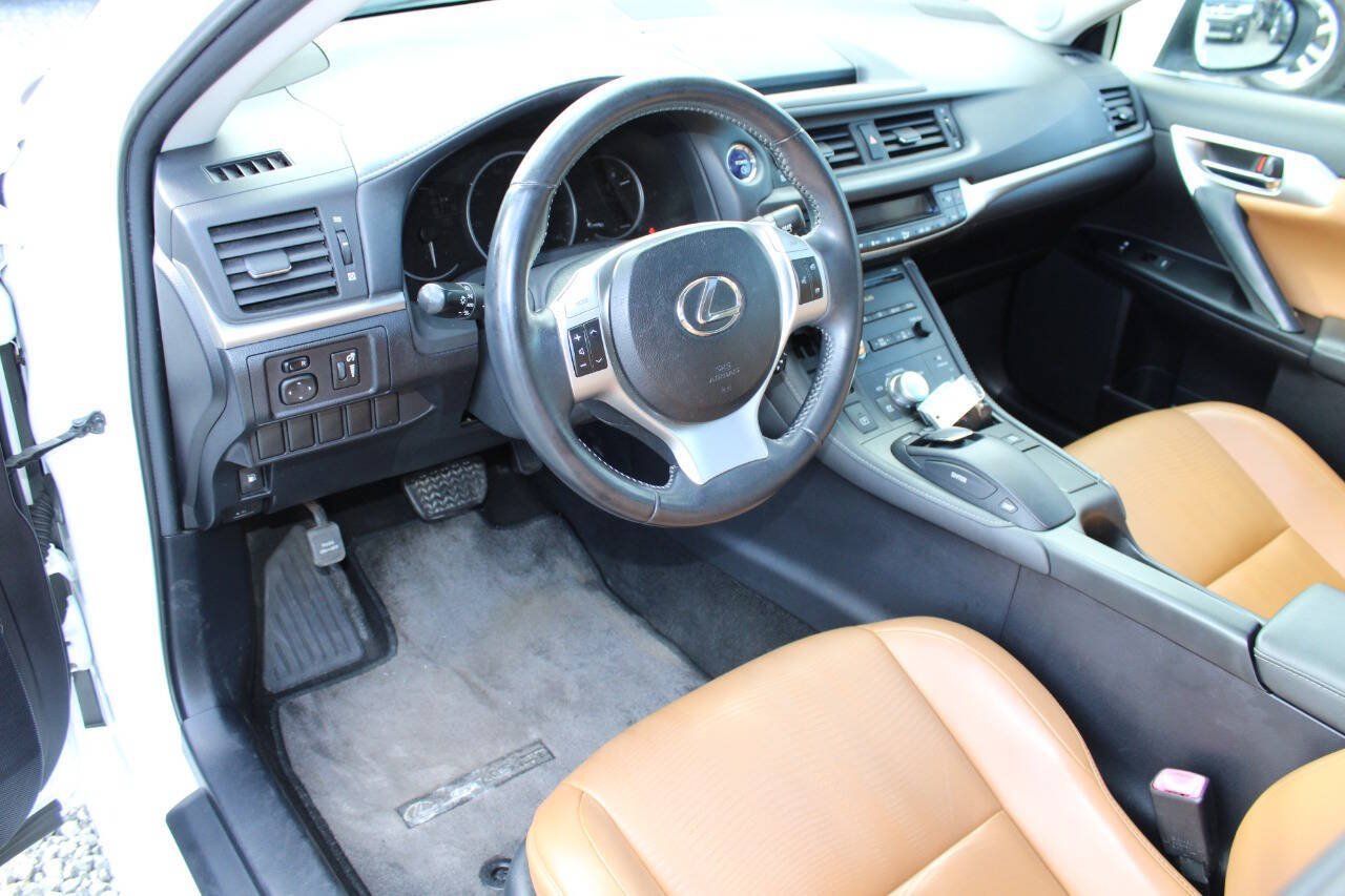 Used 2012 Lexus CT 200h Premium w/ Premium Audio Pkg FWD image 13