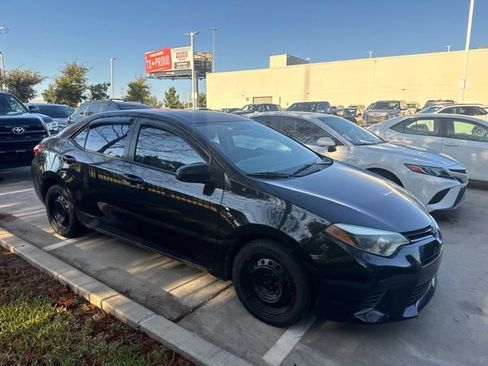 Used 2016 Toyota Corolla LE FWD image 2