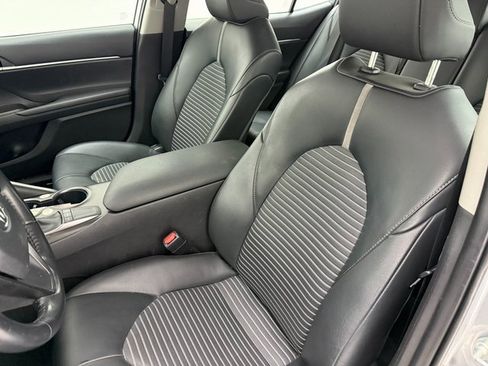 Used 2024 Toyota Camry SE image 9