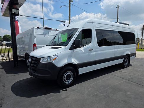 Used 2025 Mercedes-Benz Sprinter 2500 image 33
