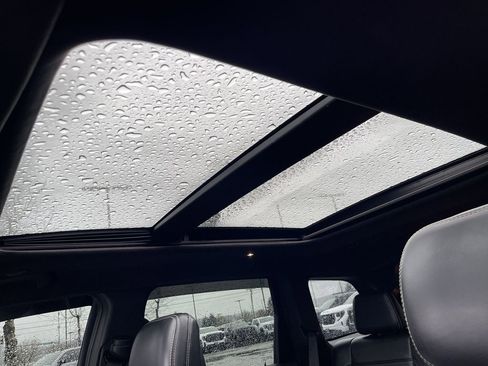 Used 2017 Jeep Grand Cherokee SRT image 19