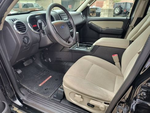 Used 2008 Ford Explorer Sport Trac XLT image 2