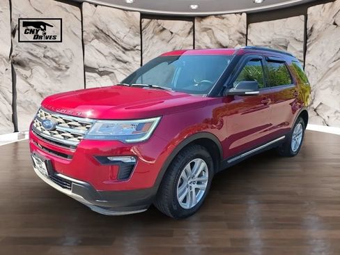 Used 2018 Ford Explorer XLT w/ Equipment Group 202A AWD/4WD image 1