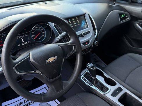 Used 2017 Chevrolet Cruze LS FWD image 11