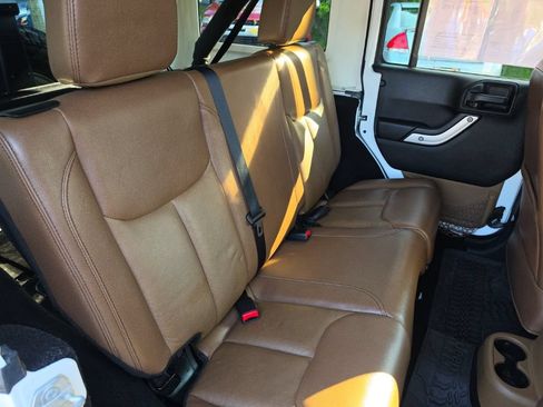 Used 2016 Jeep Wrangler Unlimited Rubicon w/ Dual Top Group AWD/4WD image 25