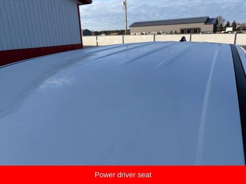 Used 2023 Chrysler Voyager LX image 10