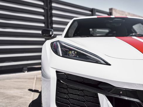 Used 2025 Chevrolet Corvette Z06 RWD image 9