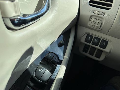 Used 2012 Nissan Leaf SL FWD image 16