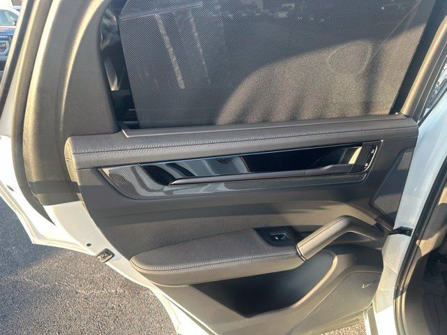 Used 2025 Porsche Cayenne GTS AWD/4WD image 27