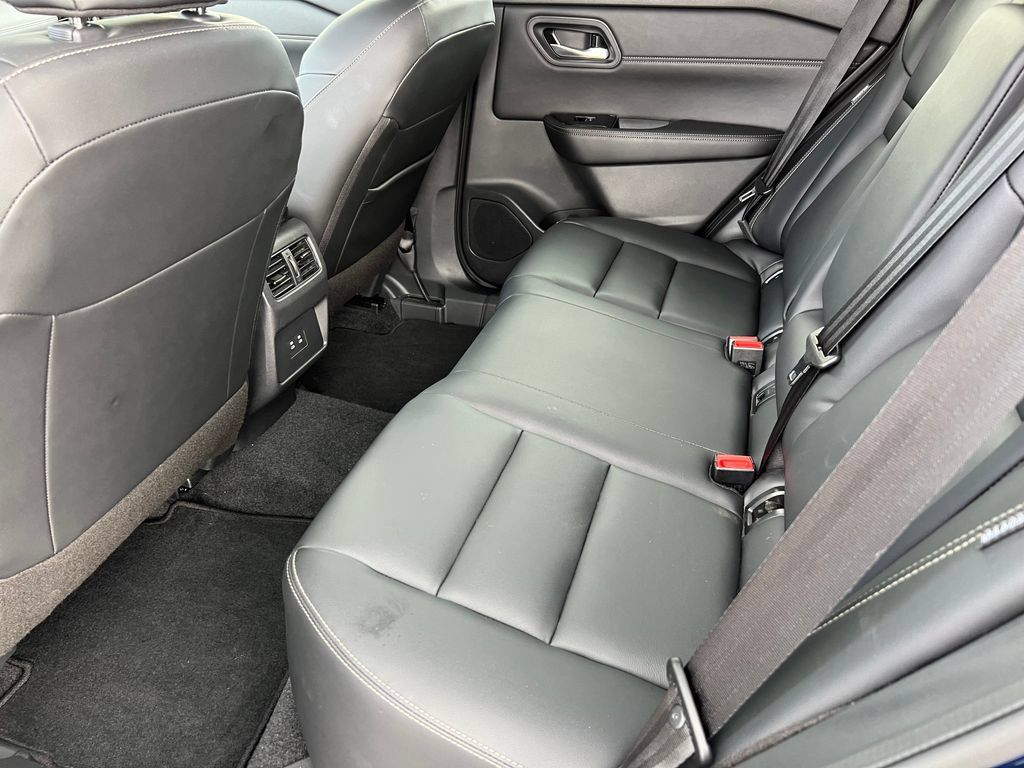 Used 2026 Nissan Rogue SL AWD/4WD image 12