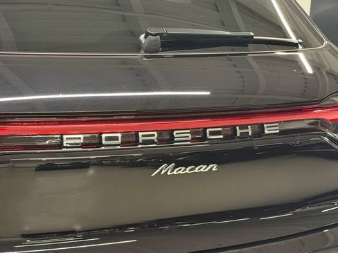 Certified 2026 Porsche Macan AWD/4WD image 8