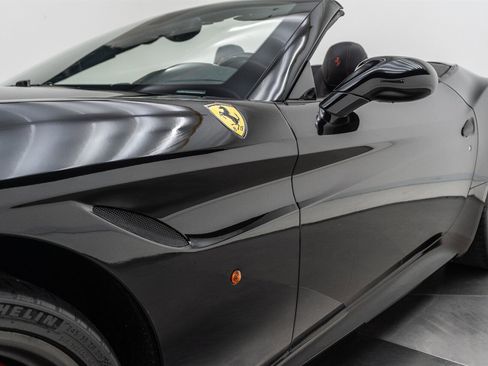 Used 2017 Ferrari California T RWD image 21