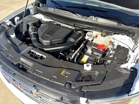 Used 2024 GMC Acadia Elevation image 41