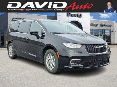 New 2026 Chrysler Pacifica Select