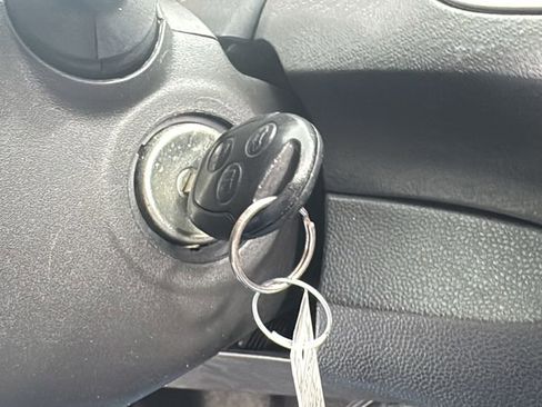 Used 2013 Ford Fiesta SE image 23