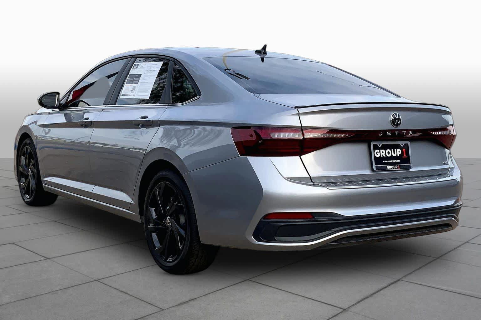 Used 2026 Volkswagen Jetta SE FWD image 11