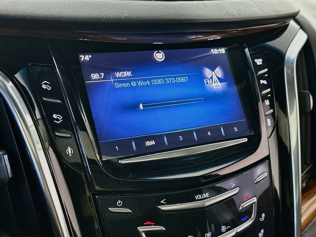 Used 2015 Cadillac Escalade Luxury AWD/4WD image 17