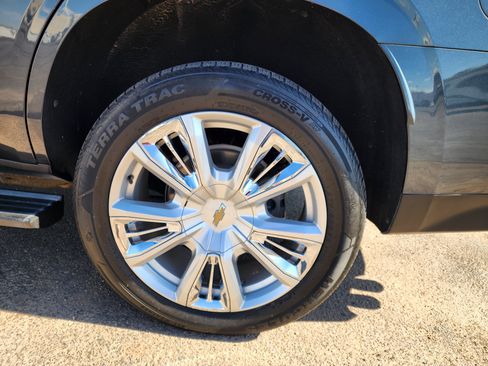 Used 2021 Chevrolet Tahoe High Country w/ Premium Package RWD image 9